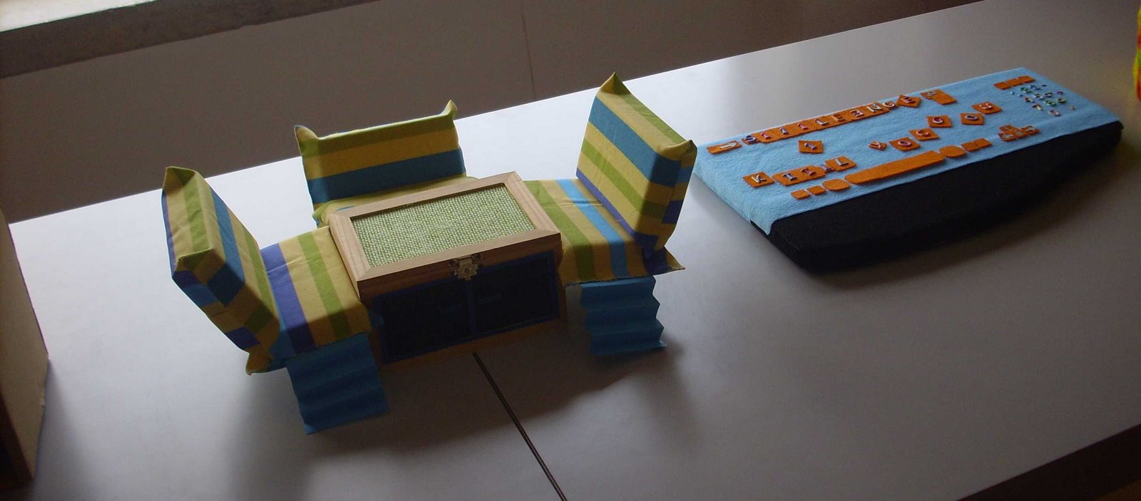 [EXPBIB+RETRATO+OVAL6.jpg]