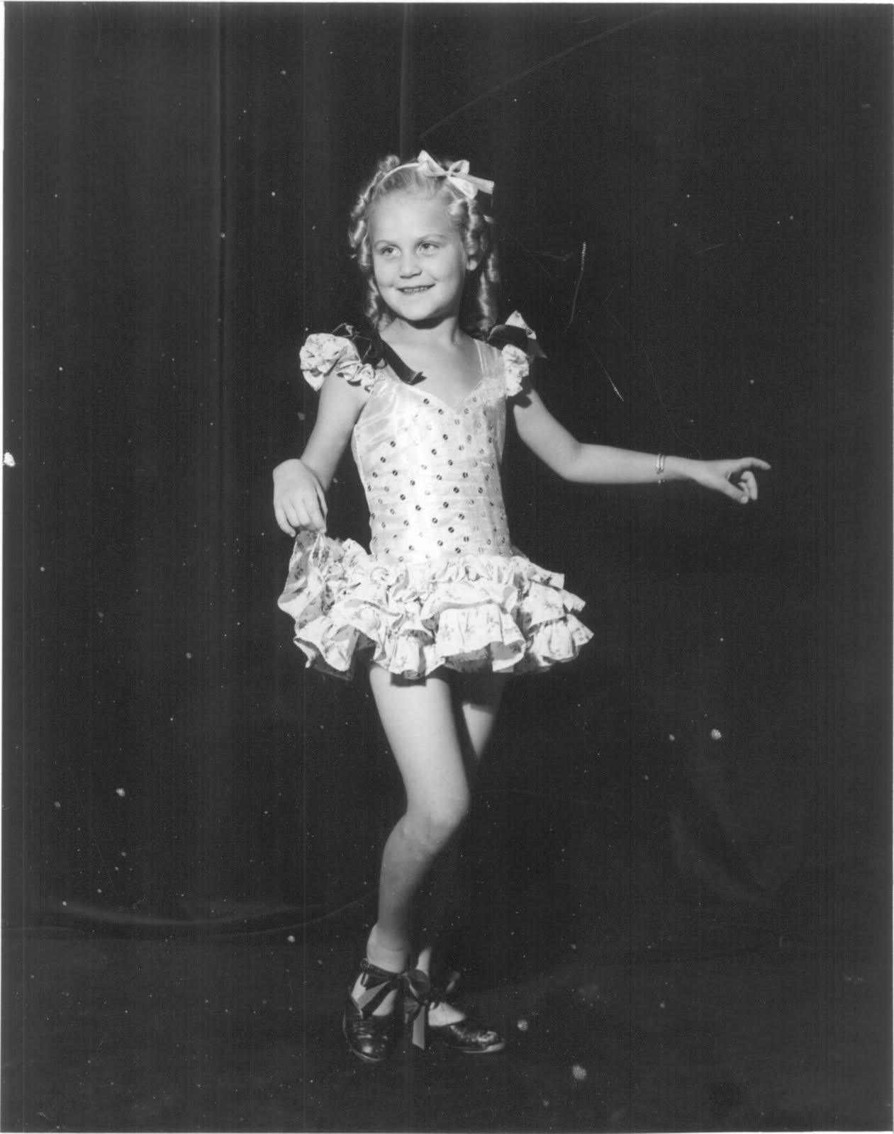 [Karen+the+Dancer,+June+1947.jpg]