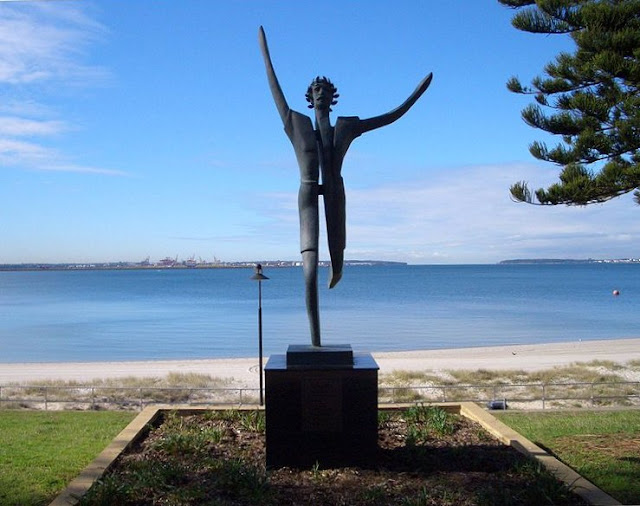 Sydney City and Suburbs BrightonLeSands, statue