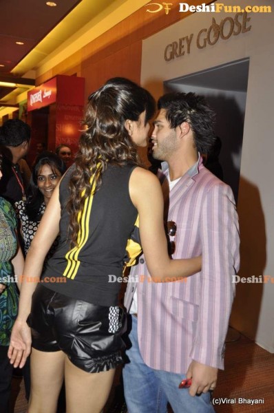 Masala Figures: Deepika padukone got sexy butt get horny