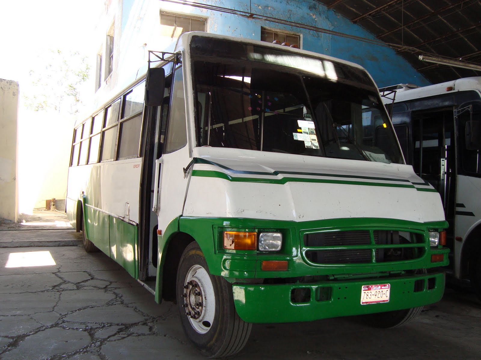 Camiones y Maquinaria de Mexico Camion Dina 41 Asientos Carroceria Eurocar 1997 Camiones y Maquinaria de Mexico Camion Dina 41 Asientos Carroceria Eurocar 1997