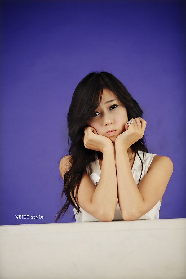 [asian_poses_09.jpg]