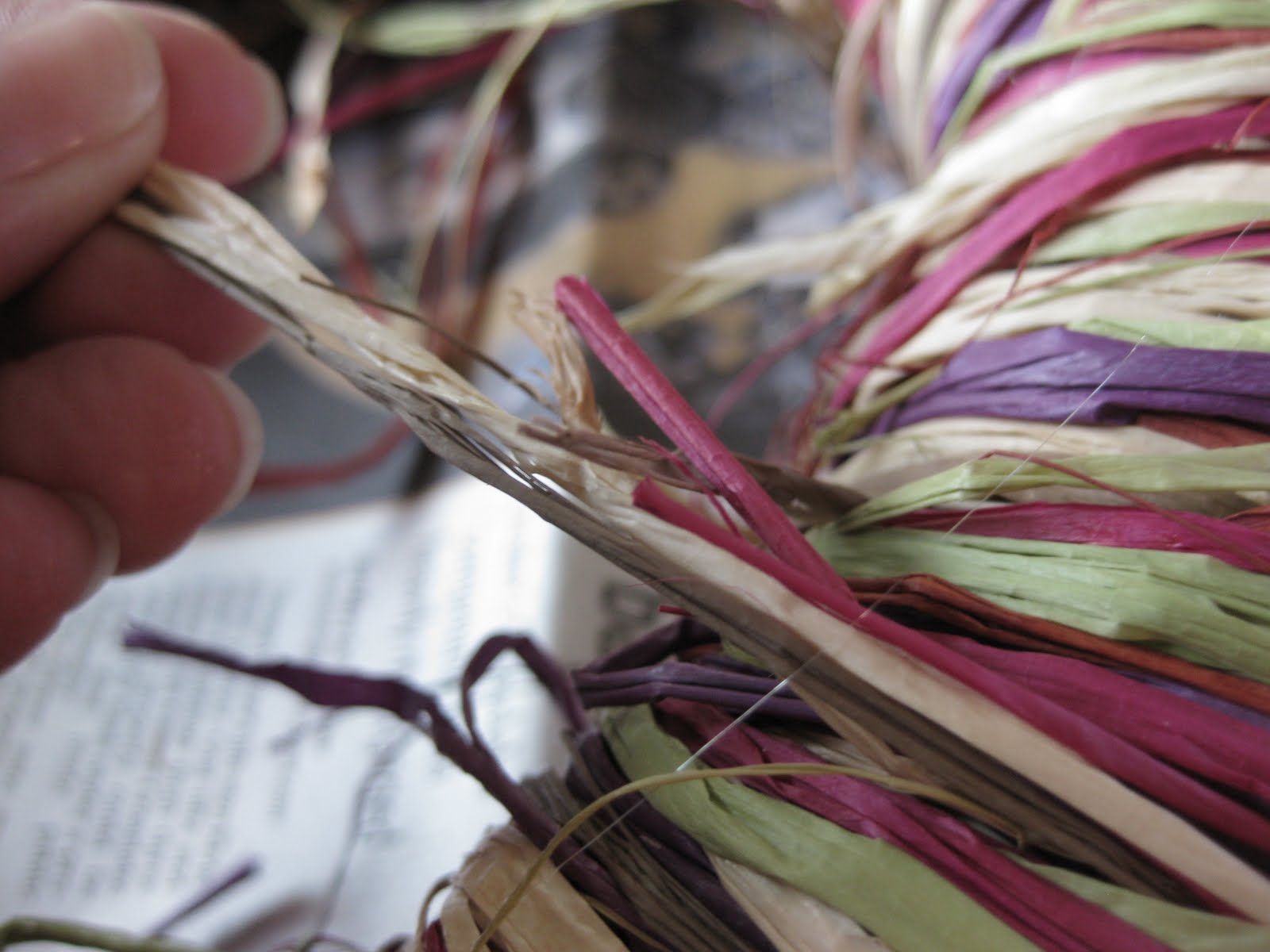 Remodelaholic Diy Raffia Wreath Tutorial Holiday Decorating