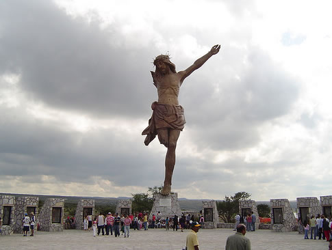 Curioseando: LUGARES CURIOSOS : El cristo roto