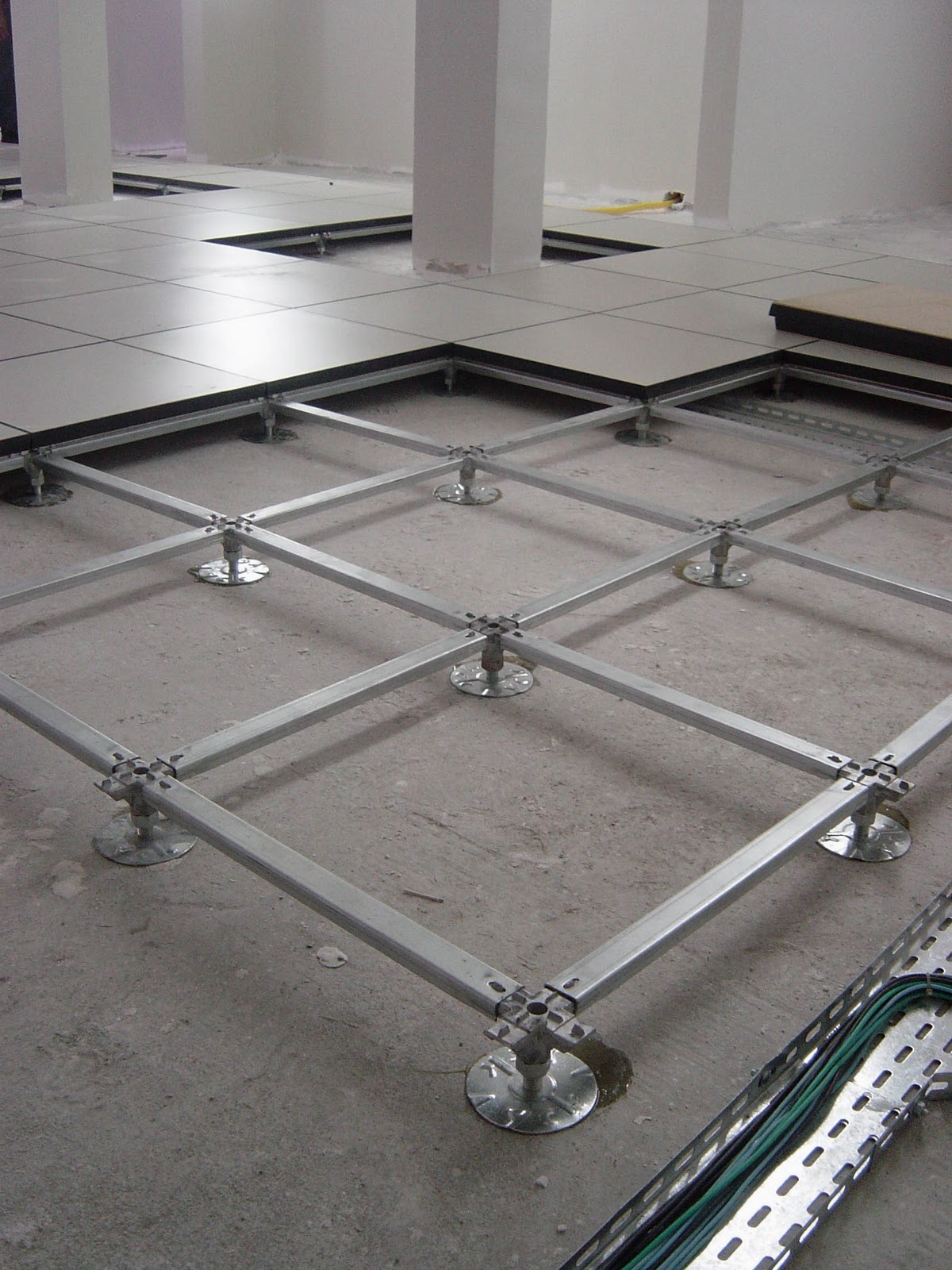 CJ Dittrich: Piso Elevado