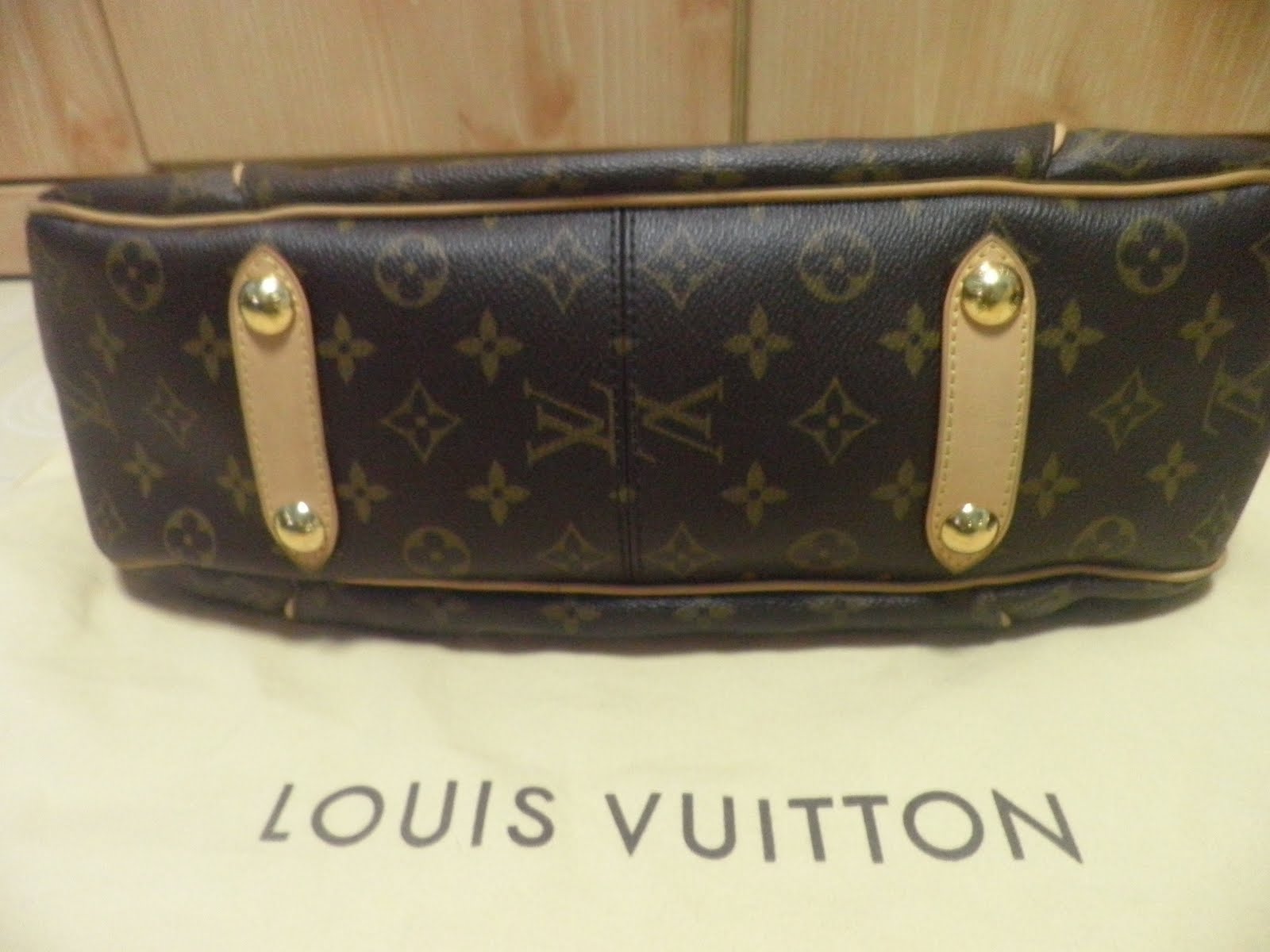 Louis Vuitton Galleria PM *$1400*