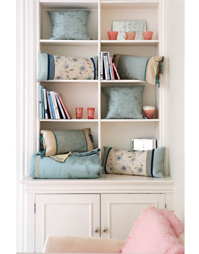[christy_cushions_.jpg]