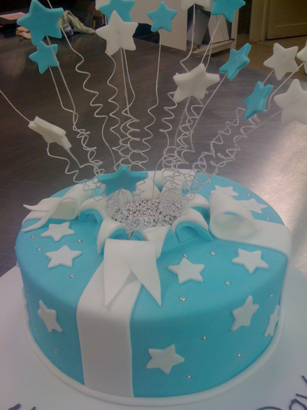 The Cupcake Stand: Exploding Star Tiffany Box Fondant Cake