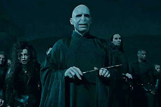 http://3.bp.blogspot.com/_YzCQbmgQs5I/TFTAI7dlkZI/AAAAAAAAABo/D8XjwwtFMls/s320/deathly-hallows3.jpg