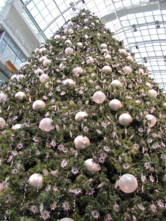 Teena in Toronto: Swarovski Christmas Tree, Eaton Centre