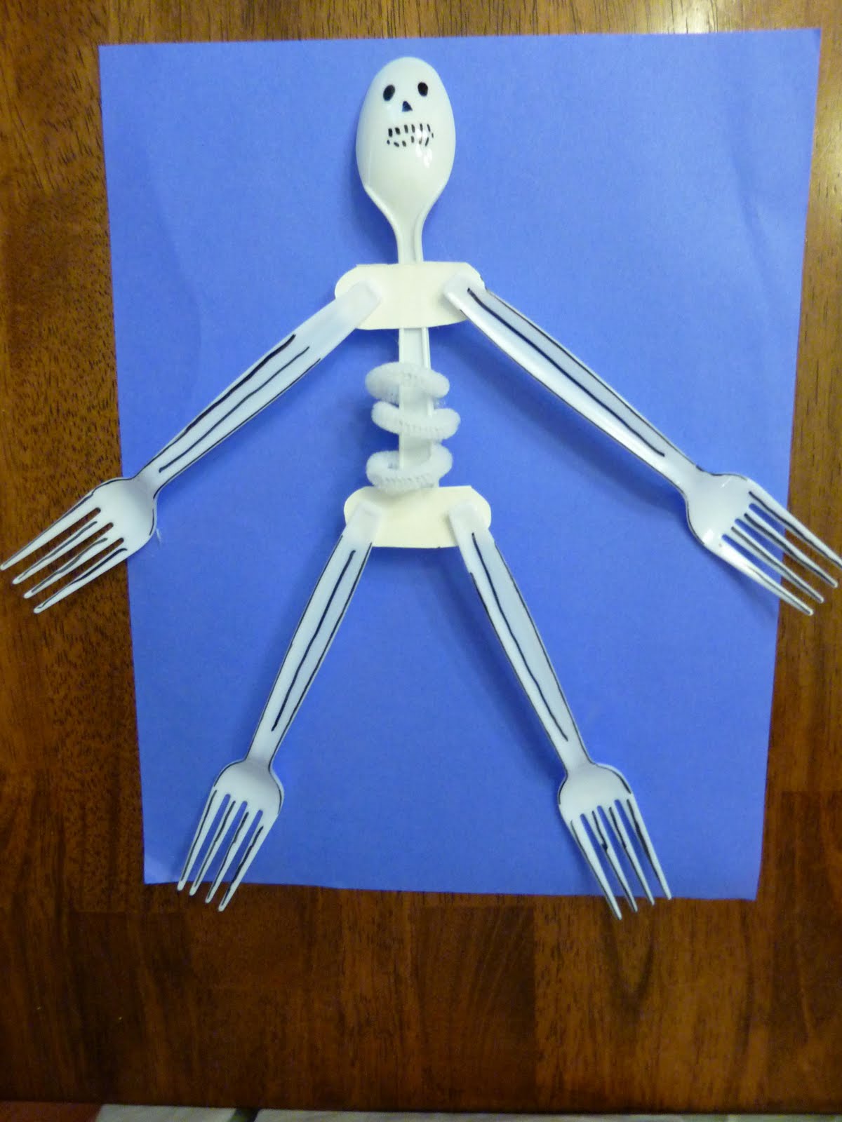 Pin en halloween crafts for kids at school