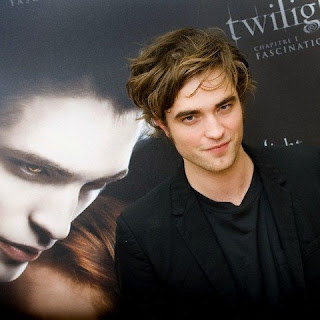 http://3.bp.blogspot.com/_Z2pvpfssa5w/Swrf_bFdY8I/AAAAAAAAHRs/cmJTlKjywP4/s320/robert_pattinson66.jpg