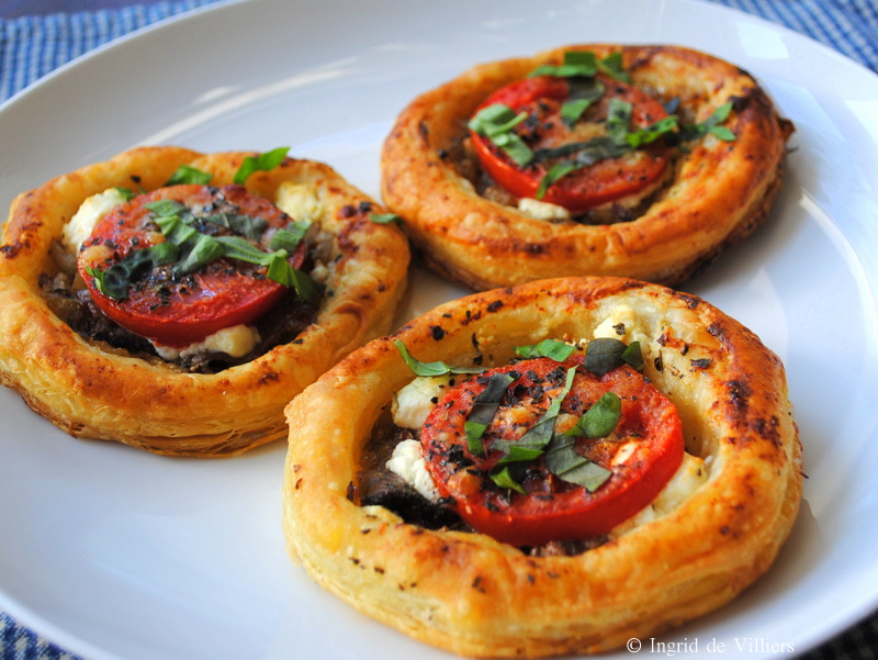 THE JOYS OF LIFE! Tomato, goat cheese and beef tarts