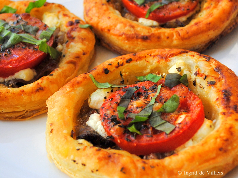 THE JOYS OF LIFE! Tomato, goat cheese and beef tarts