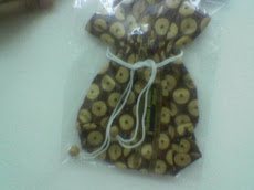 Contoh Souvenir kami : Tempat Kosmetik dari Batik