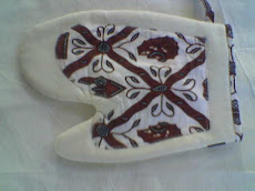 Contoh Souvenir Kami : Cempal Berbentuk Sarung Tangan dari Batik