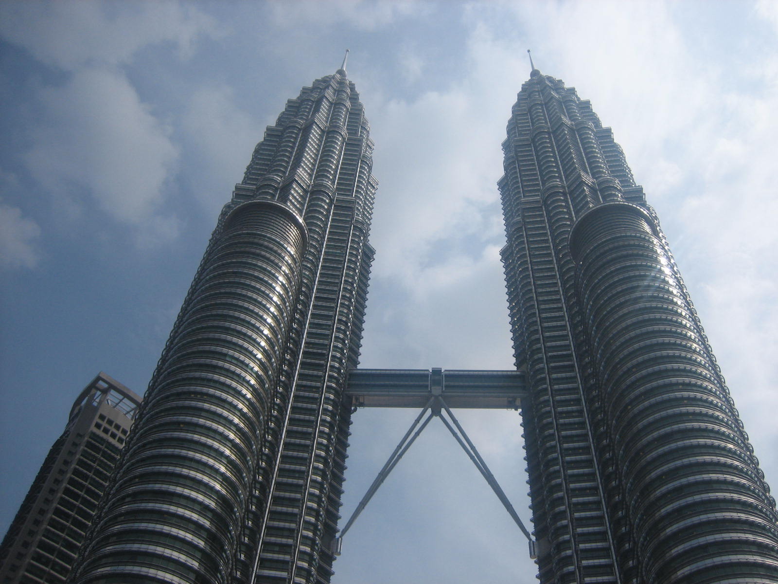 Башни близнецы в дубае