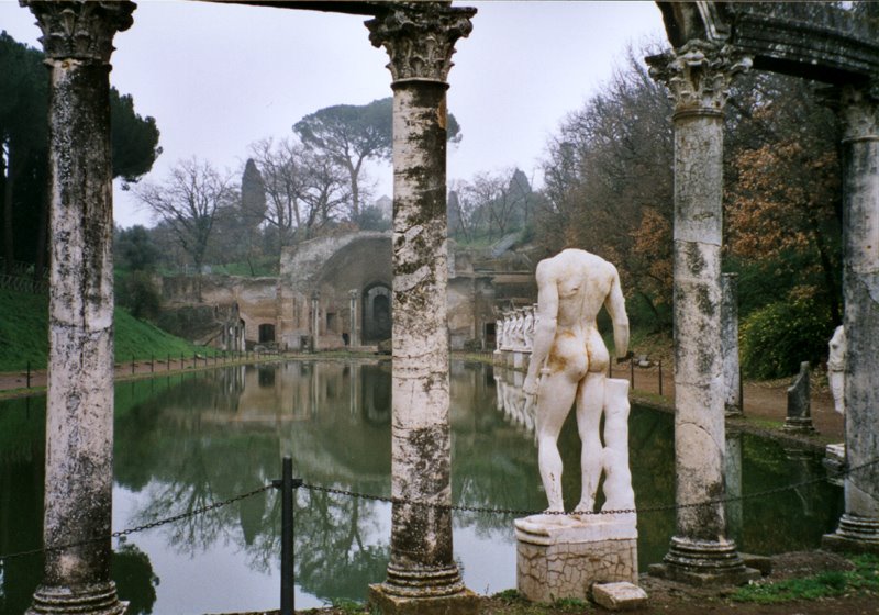 [Villa_adriana_canopos.jpg]