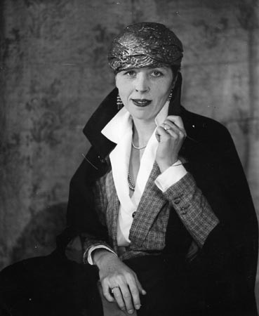 [Berenice+Abbott+Djuna+Barnes+París+1926.jpg]