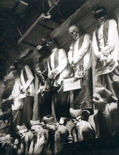 [La+plegaria+eterna,+Palermo,+1939.jpg]