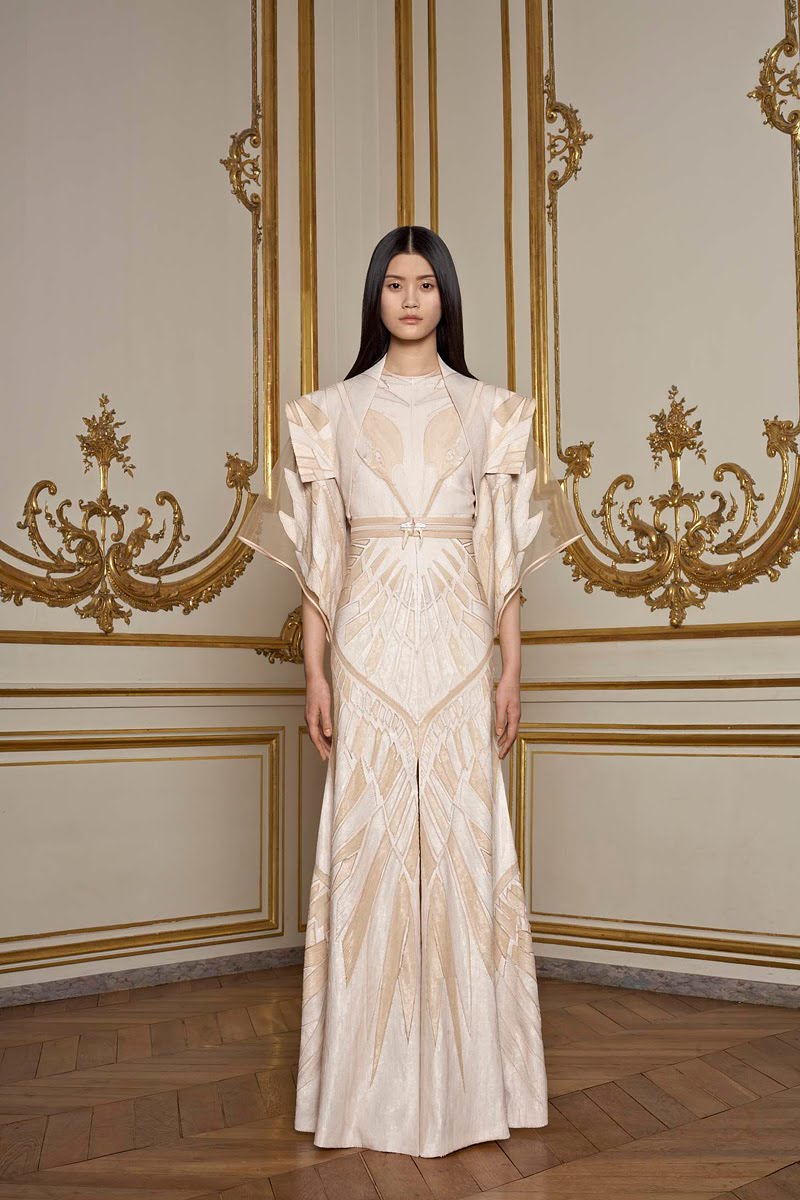 They Shoot Clothes Horses, Don't They?: Givenchy Haute Couture Spring 2011