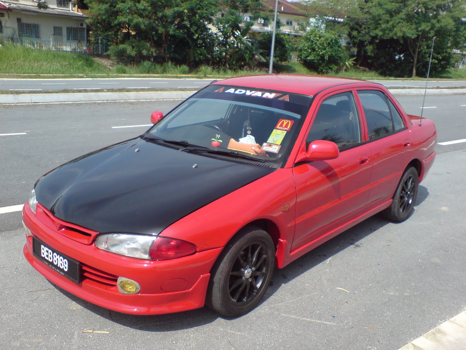 proton wira cat  luar merah berkilat