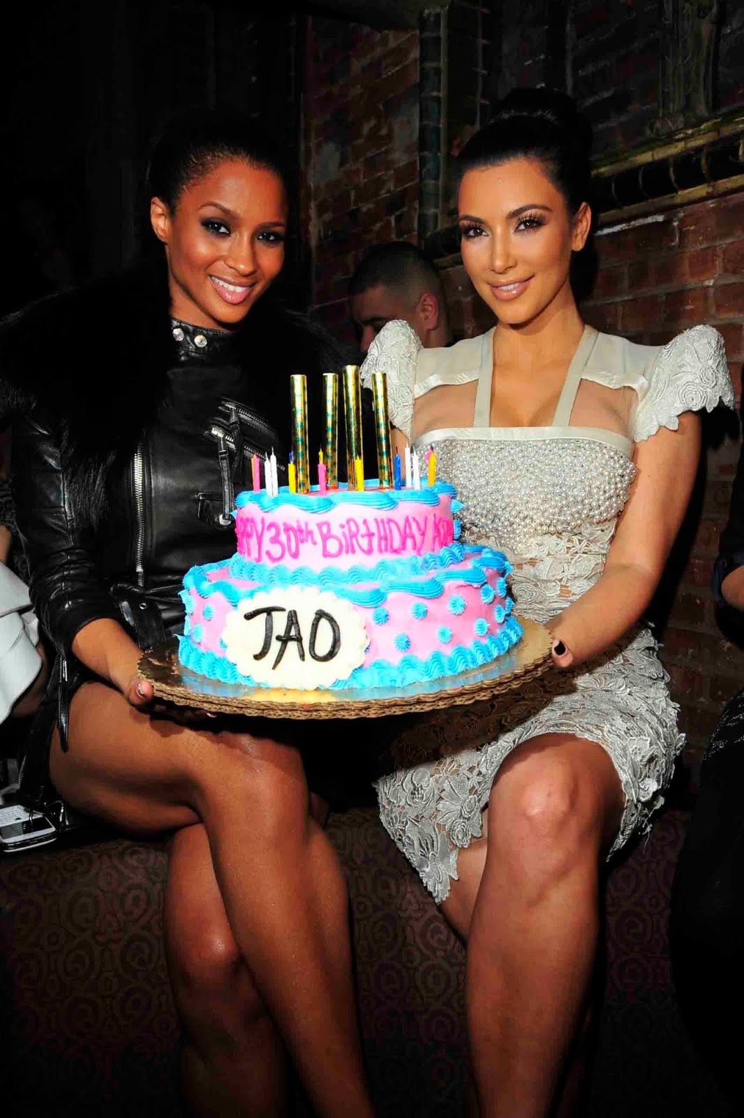 http://3.bp.blogspot.com/_ZZ-CqtHjAnk/TL3quhbd34I/AAAAAAAB-Wg/lj0Gv7GYEMA/s1600/Ciara+With+Kim+Kardashian.jpg