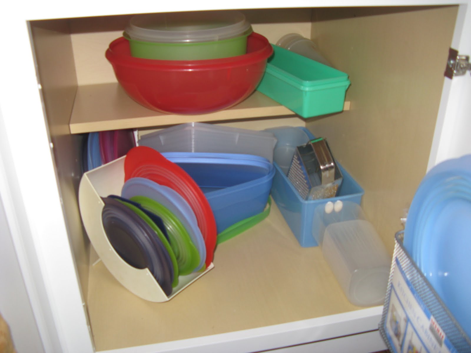 Loftee Ideas: Tupperware Cabinet:... Day Three Organizing Challenge