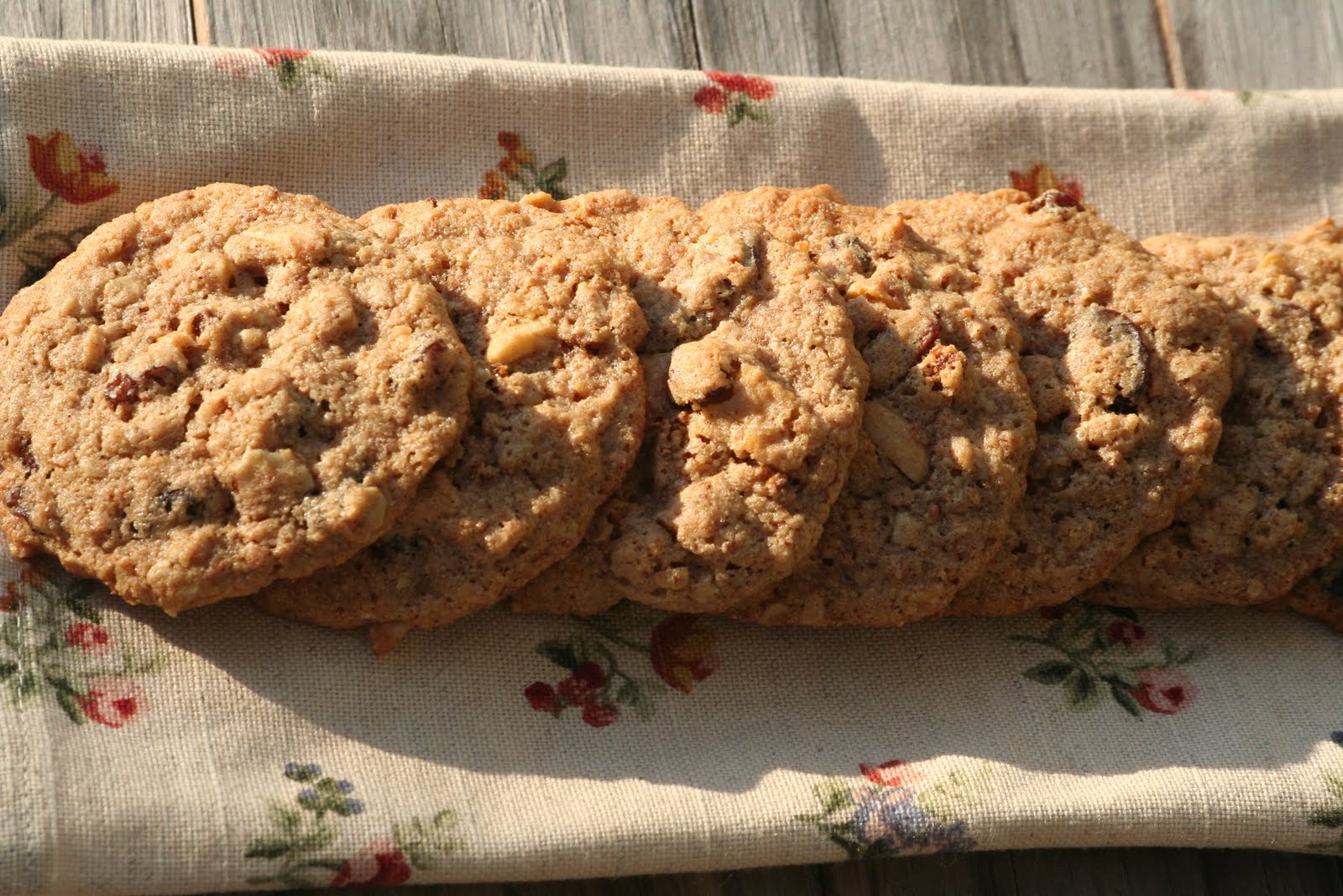 Healthy Goodness Crunchy Granola Cookies