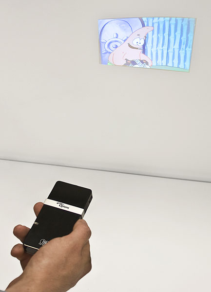 [optoma-pico-handheld-projec.jpg]
