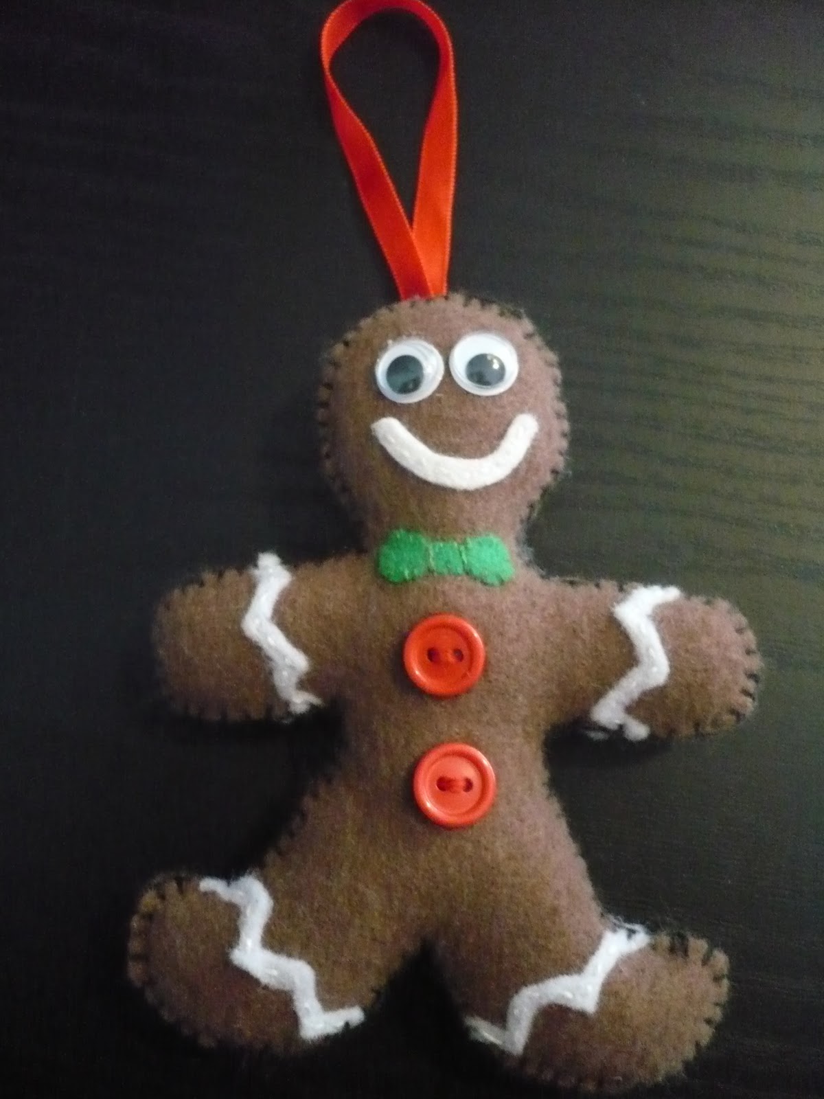http://3.bp.blogspot.com/_ZtCD_ybppmM/TO1ft8KPqKI/AAAAAAAAAXw/OsrLzNu1oFI/s1600/gingerbread+man+ornament.JPG