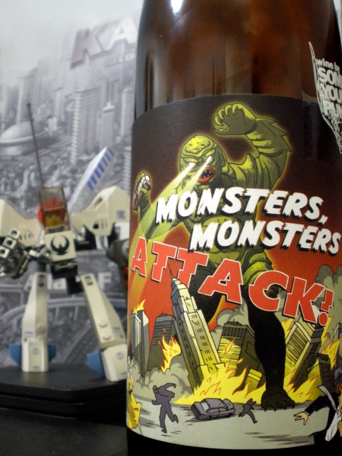 Beer monster. Пиво Behemoth. Монстр пиво страшное. Пиво Monster Hill. Vergilii Monster пиво.