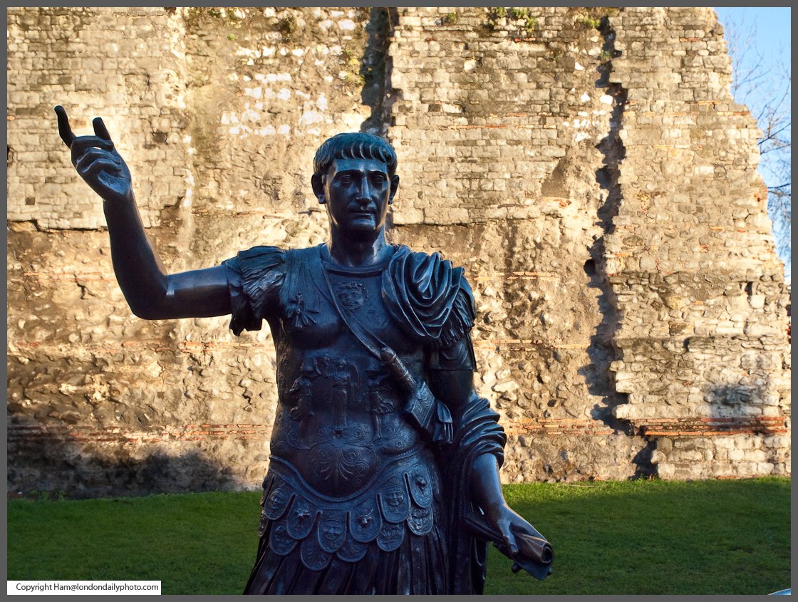 Троян римская империя. Траян Римский Император. Траян Римский Император скульптура. Статуя Траяна.