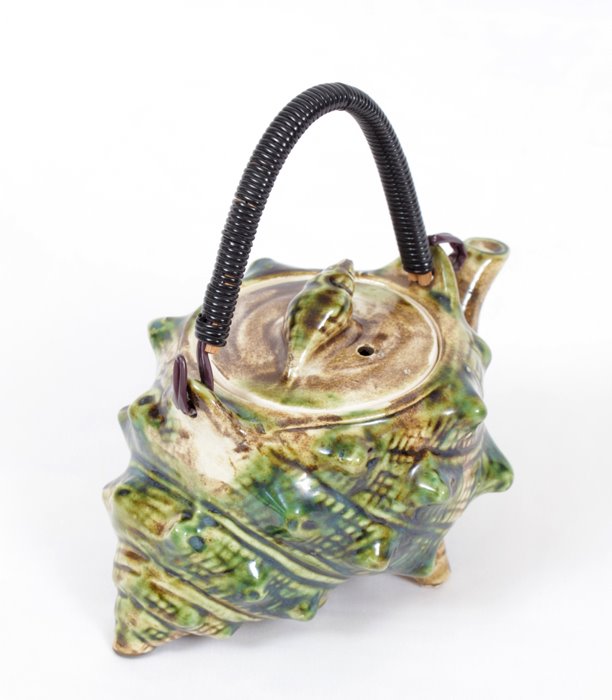 [Quirky+little+vintage+shell+teapot+-+www.Shopcurious.com.jpg]