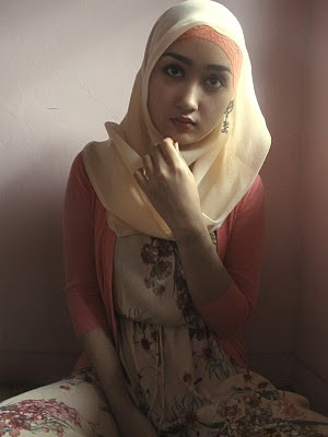 Busana Hijab Gaya Dian Pelangi