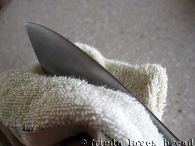 Frieda Loves Bread: A Dull Knife is a Dangerous Knife