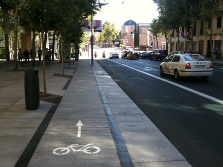 Inevitable Monetario Pino Muévete en bici por Madrid: Tenemos acera-bici en Serrano