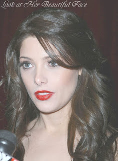 Ashley Greene's Mistake Make Up And Hairstyle
