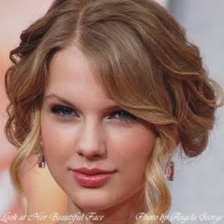 Taylor Swift Beautiful Lips Shape