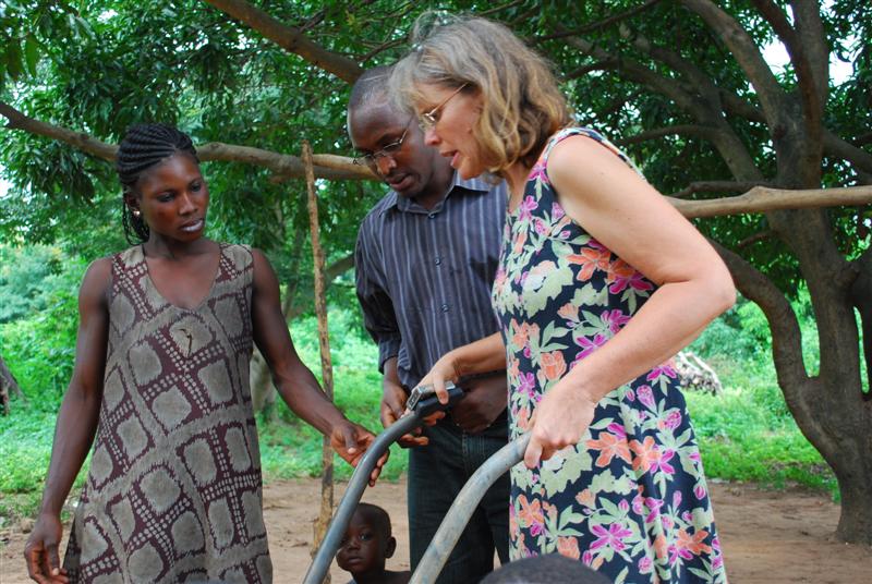 [Amys+invention+excites+interest.JPG]