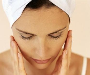 [visage-femme-penche-2156348_1359.jpg]