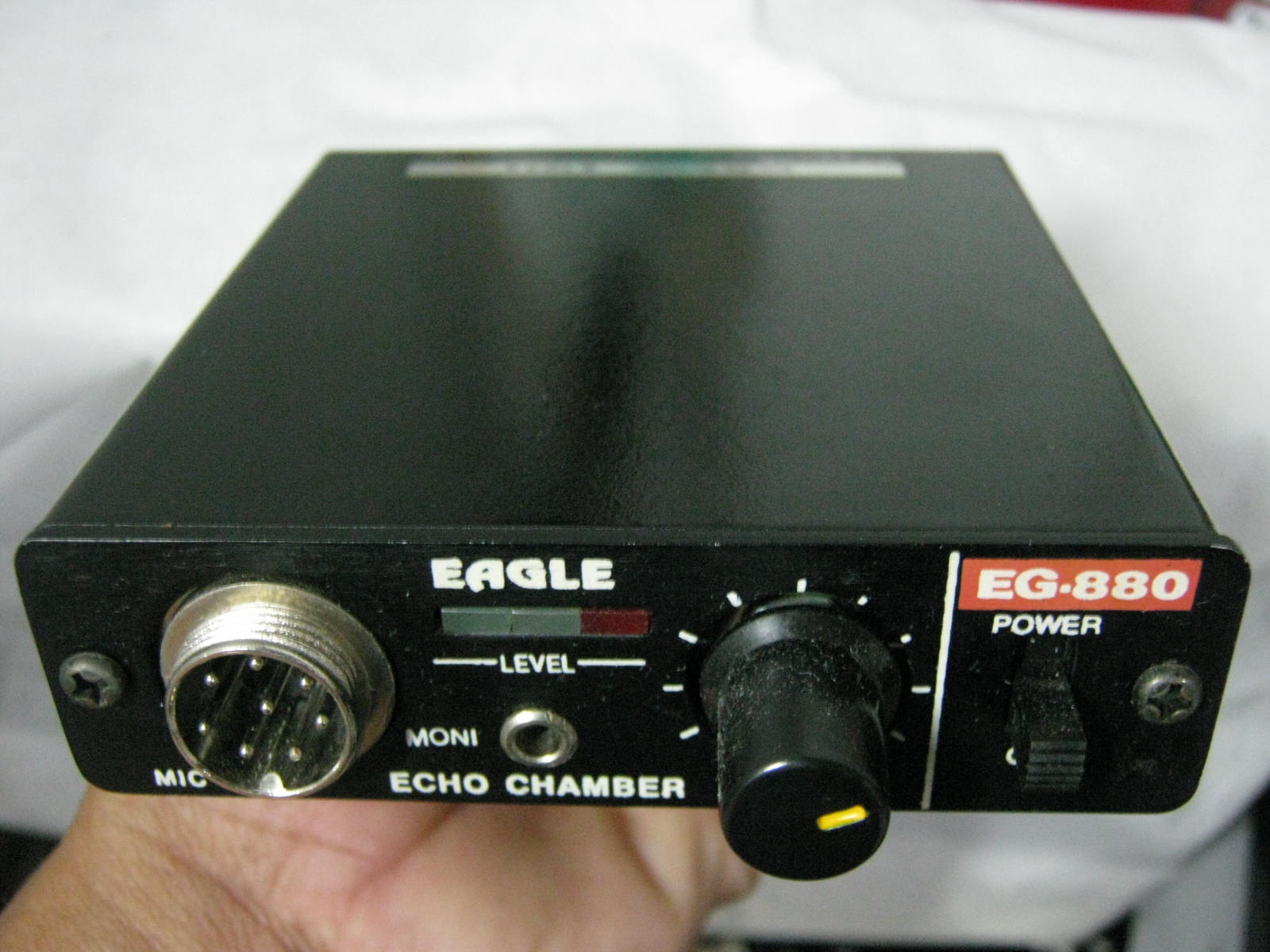 MEDAN RADIO Echo chamber