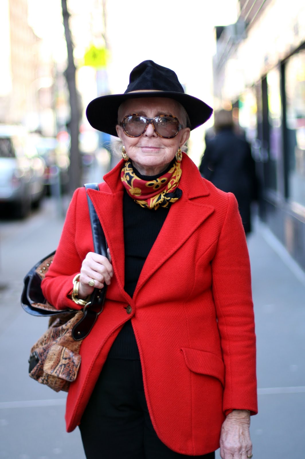 Полненькие бабушки. Стильные пожилые женщины. Модная бабушка. Старушка в модной шляпке. Модная одежда для бабушек.