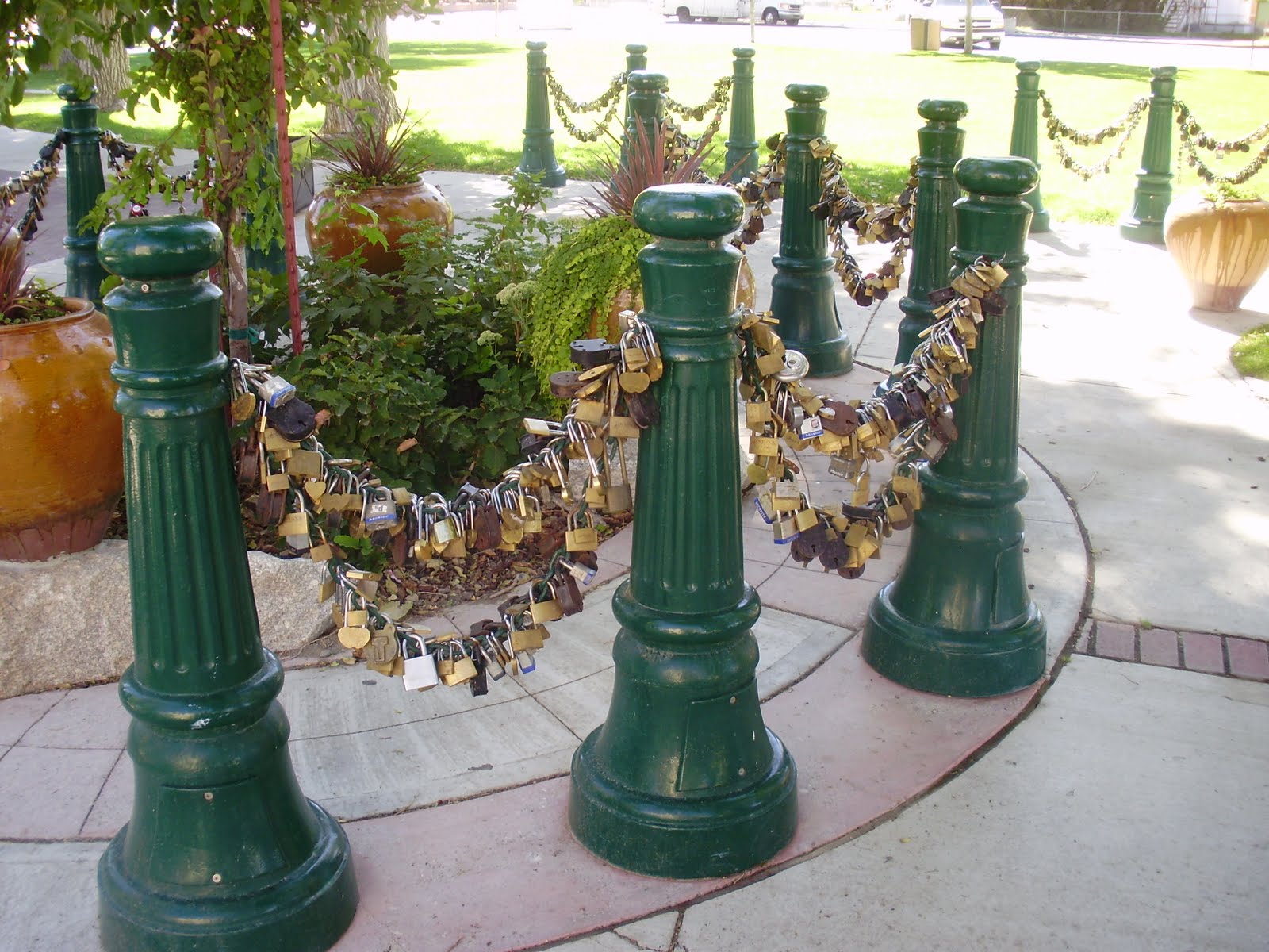 Life at 55 mph Lovers Lock Plaza in Lovelock, Nevada (click here for