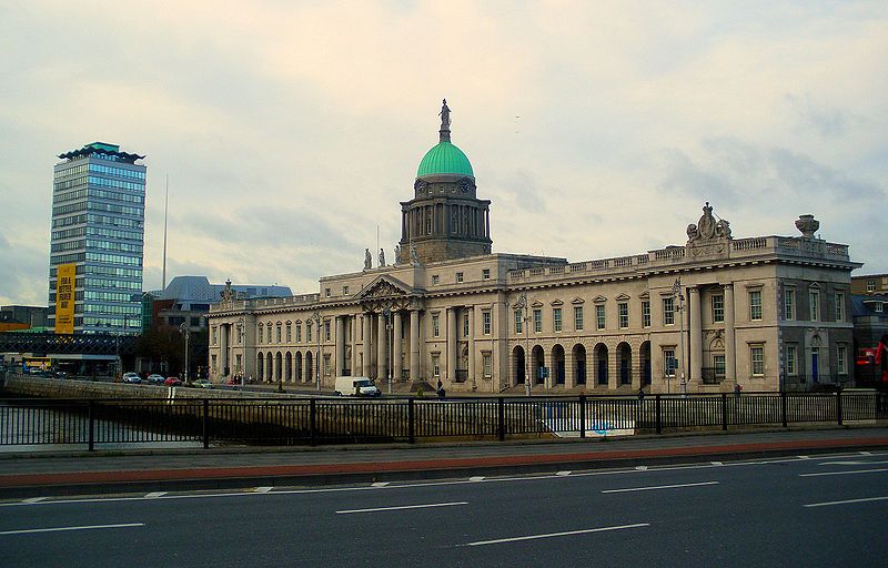 [800px-The_impressive_Custom_House_and_the_Liberty_Hall_Tower_in_Dublin_with_the_beauty_we_all_need_from_time_to_time!_Beauty_is_winning!_14-11-2009!_The_expression_of_a_strong_city!.jpg]