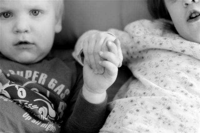 [holding+hands+(Small).jpg]