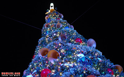 Giant Christmas Tree Lights Wallpaper