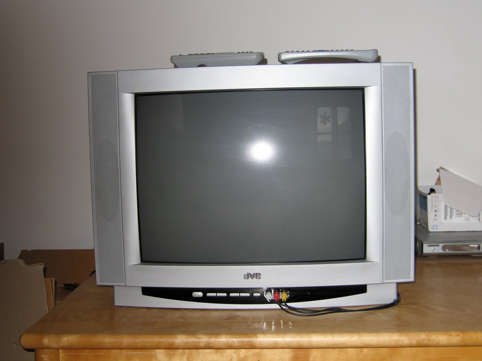 JVC телевизор в 2001