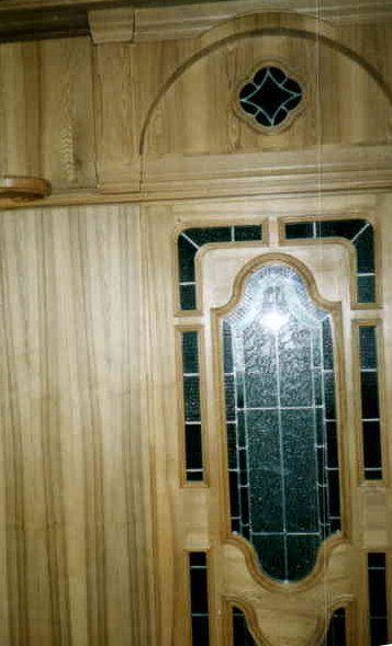 faneruotos durys ir sienu apdailiniai skydai