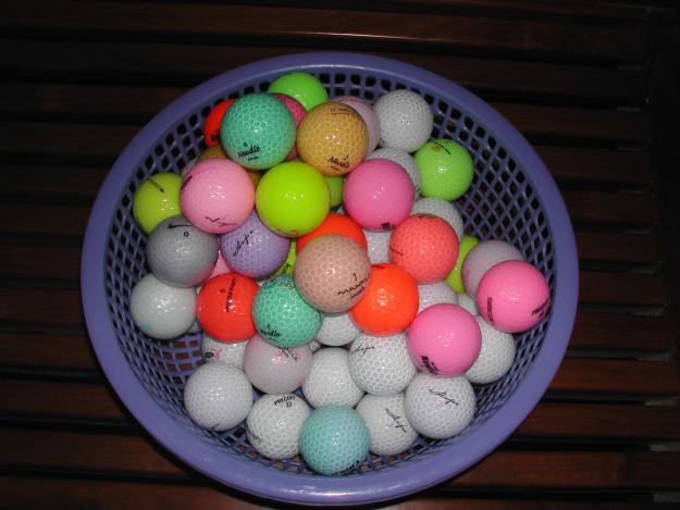 Bola dan Alat-Alat Golf Lengkap: Contoh Gambar Bola Golf